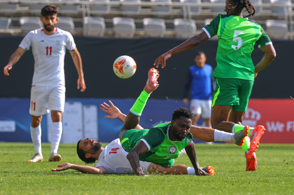Iran's Hossein Kanaanizadegan, bottom left, fights for the ball with Nigeria's Moses Simon, bottom right, and Alex Iwobi during a friendly soccer match between Iran and Nigeria in Antalya, southern Turkey, Friday, March 27, 2026. (AP Photo/Riza Ozel)