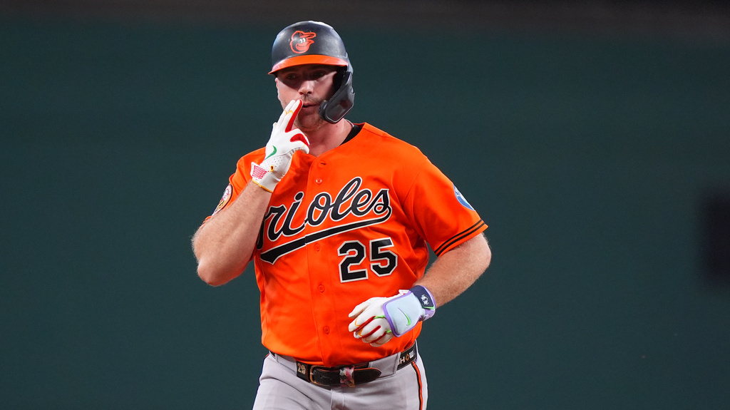 Baltimore Orioles's Pete Alonso gestures as he runs out a two-run home run during the fourth inning of a baseball game against the Texas Rangers, Sunday, Aug. 9, 2026, in Arlington, Texas. (AP Photo/LM Otero)