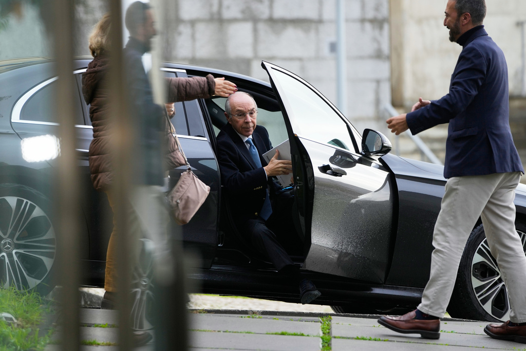 Presidential candidate Luis Marques Mendes, center, from the center-right Social Democratic Party, arrives for a radio debate at a studio in Lisbon, Friday, Jan. 2, 2026. (AP Photo/Armando Franca)