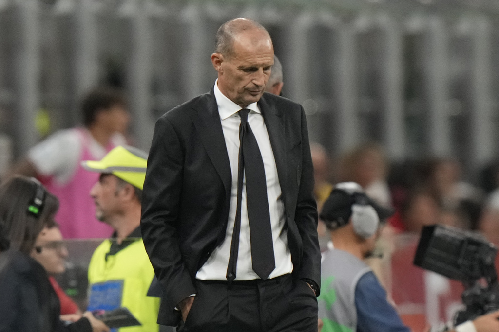 AC Milan's head coach Massimiliano Allegri, right, reacts at the end of a Serie A soccer match between AC Milan and Cremonese, at the San Siro stadium in Milan, Italy, Saturday, Aug. 23, 2025. (AP Photo/Luca Bruno)