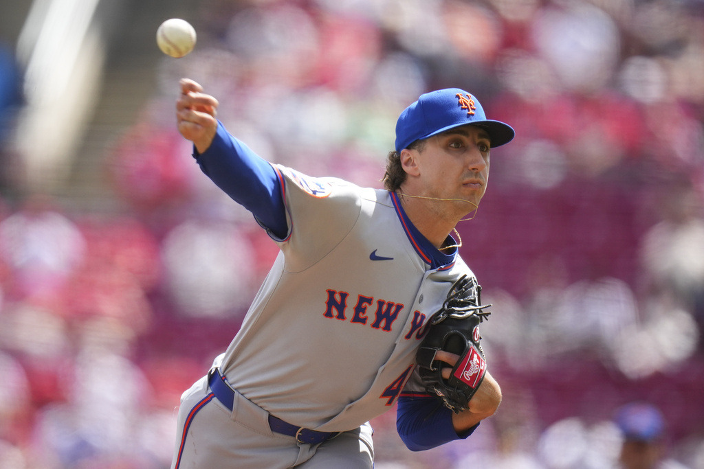 New York Mets pitcher Brandon Sproat throws during the first inning of a baseball game against the Cincinnati Reds, Sunday, Sept. 7, 2025, in Cincinnati. This was Sproat's MLB debut. (AP Photo/Jeff Dean)
