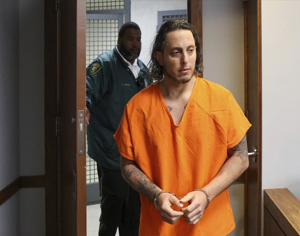 Oscar Olea enters the courtroom after a bathroom break as Judge Alberto Milian decided if to grant his plea deal with the State on Thursday, Aug. 21, 2025, at the Richard E. Gerstein Justice Building in Miami, Fla. (Carl Juste/Miami Herald via AP, Pool)