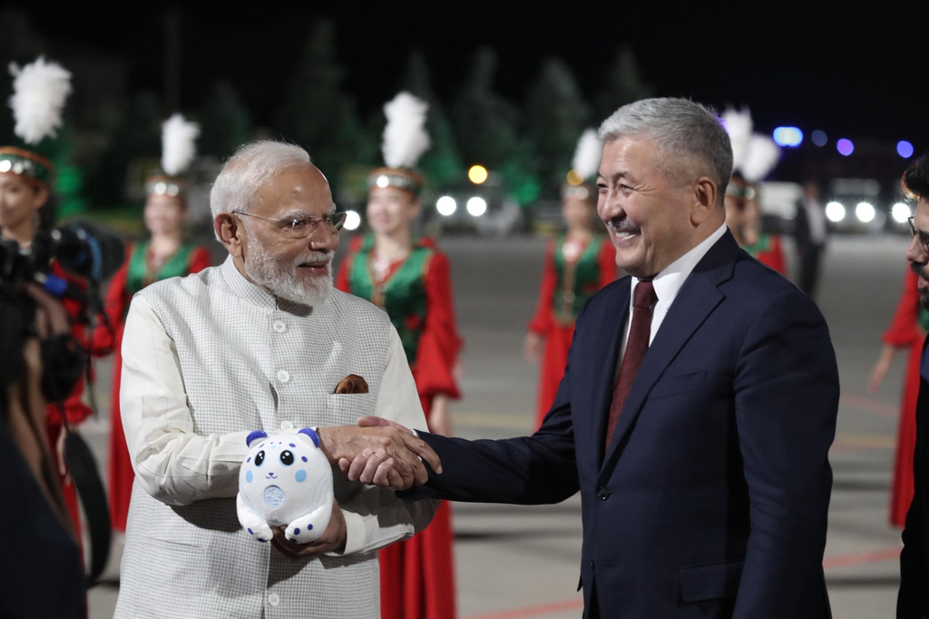 In this photo provided by Kyrgyzstan's Prime Minister Press Office, Indian Prime Minister Narendra Modi, left, shakes hands with Kyrgyzstan's Prime Minister Adylbek Kasymaliev upon his arrival at an international airport outside Bishkek, Kyrgyzstan, on Sunday, Aug. 30, 2026. (Ergesh Zhusubaiv/Kyrgyzstan's Presidential Press Office via AP)