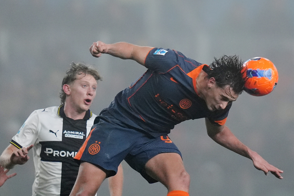 Inter Milan's Francesco Pio Esposito in action during the Italian Serie A soccer match between Parma and Inter in Parma, Italy, Wednesday, Jan. 7, 2026. (Spada/LaPresse via AP)