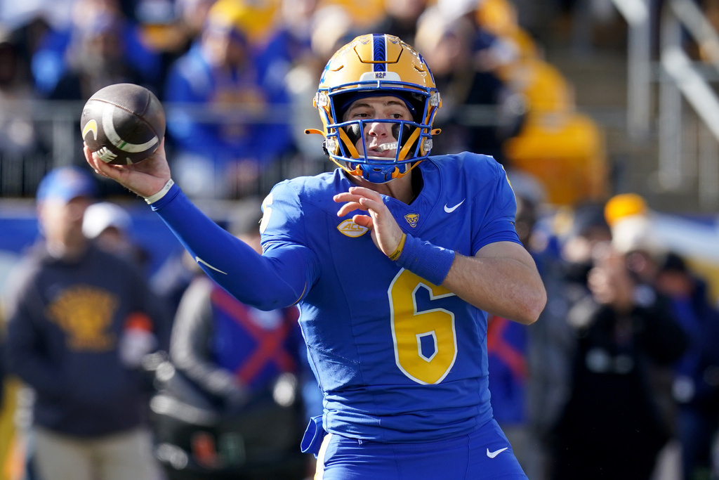 Pittsburgh quarterback Mason Heintschel (6) throws during the first half of an NCAA college football game against Miami, Saturday, Nov. 29, 2025, in Pittsburgh. (AP Photo/Matt Freed)