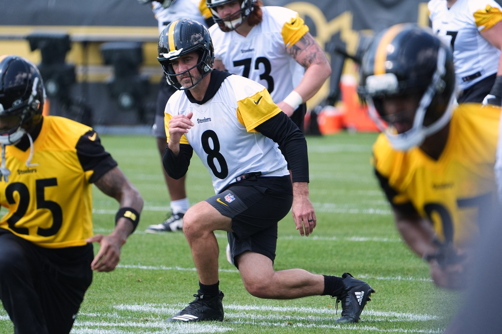 Pittsburgh Steelers quarterback Aaron Rodgers (8) participates in the football team's OTA workout in Pittsburgh, Monday, May 18, 2026. (AP Photo/Gene J. Puskar)