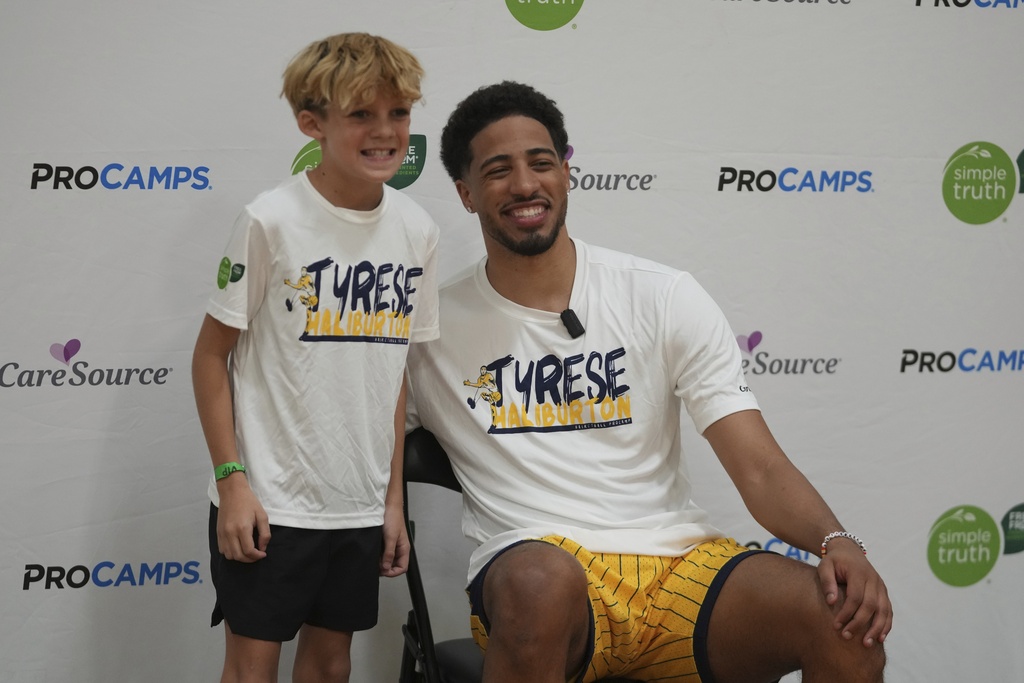 Indiana Pacers' Tyrese Haliburton poses for a photo with Broden Barkhimer during his basketball camp, Saturday, Aug. 23, 2025, in Westfield, Ind. (AP Photo/Darron Cummings)