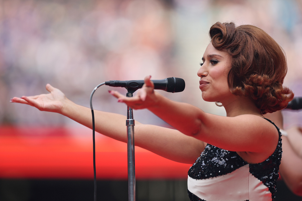 Singer, Raye performs at half-time during the NFL game between Minnesota Vikings and Cleveland Browns at the Tottenham Hotspur stadium in London, Sunday, Oct. 5, 2025. (AP Photo/Ian Walton)