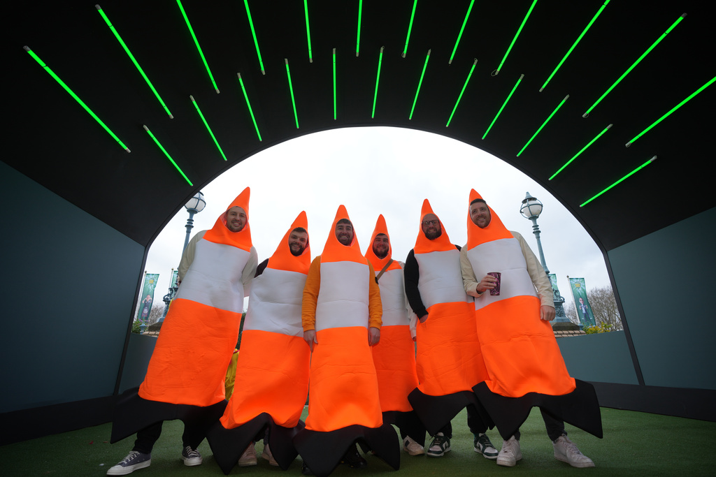 Darts fans arrive to watch the World Darts Championships, at Alexandra Palace in London, Monday, Dec. 15, 2025. (AP Photo/Kin Cheung)