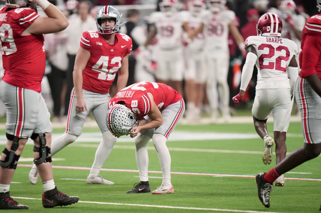 Ohio State kicker Jayden Fielding racts after missing a field goal during the second half of the Big Ten championship NCAA college football game against Indiana in Indianapolis, Saturday, Dec. 6, 2025. (AP Photo/AJ Mast)
