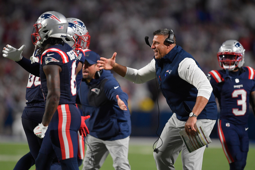 New England Patriots head coach Mike Vrabel, center, celebrates with players after a touchdown against the Buffalo Bills during the second half of an NFL football game, Sunday, Sept. 5, 2025, in Orchard Park, N.Y. (AP Photo/Adrian Kraus)