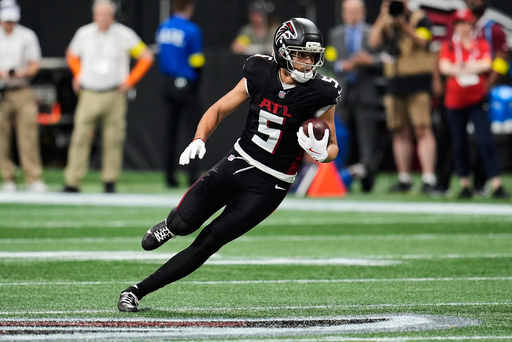 Atlanta Falcons wide receiver Drake London (5) runs the ball during the first half of an NFL football game against the Washington Commanders, Sunday, Sept. 28, 2025, in Atlanta. (AP Photo/Mike Stewart) Atlanta Falcons wide receiver Drake London (5) runs the ball during the first half of an NFL football game against the Washington Commanders, Sunday, Sept. 28, 2025, in Atlanta. (AP Photo/Mike Stewart)
