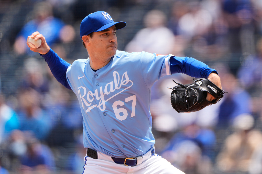 Kansas City Royals starting pitcher Seth Lugo throws during the first inning of a baseball game, Thursday, May 7, 2026, in Kansas City, Mo. (AP Photo/Charlie Riedel)