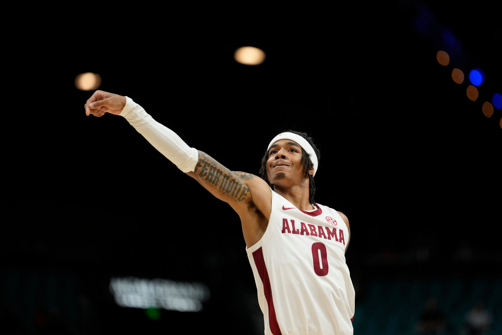 Alabama guard Labaron Philon Jr. (0) shoots from the free throw line during the first half of an NCAA college basketball game against Gonzaga Monday, Nov. 24, 2025, in Las Vegas. (AP Photo/Lucas Peltier)