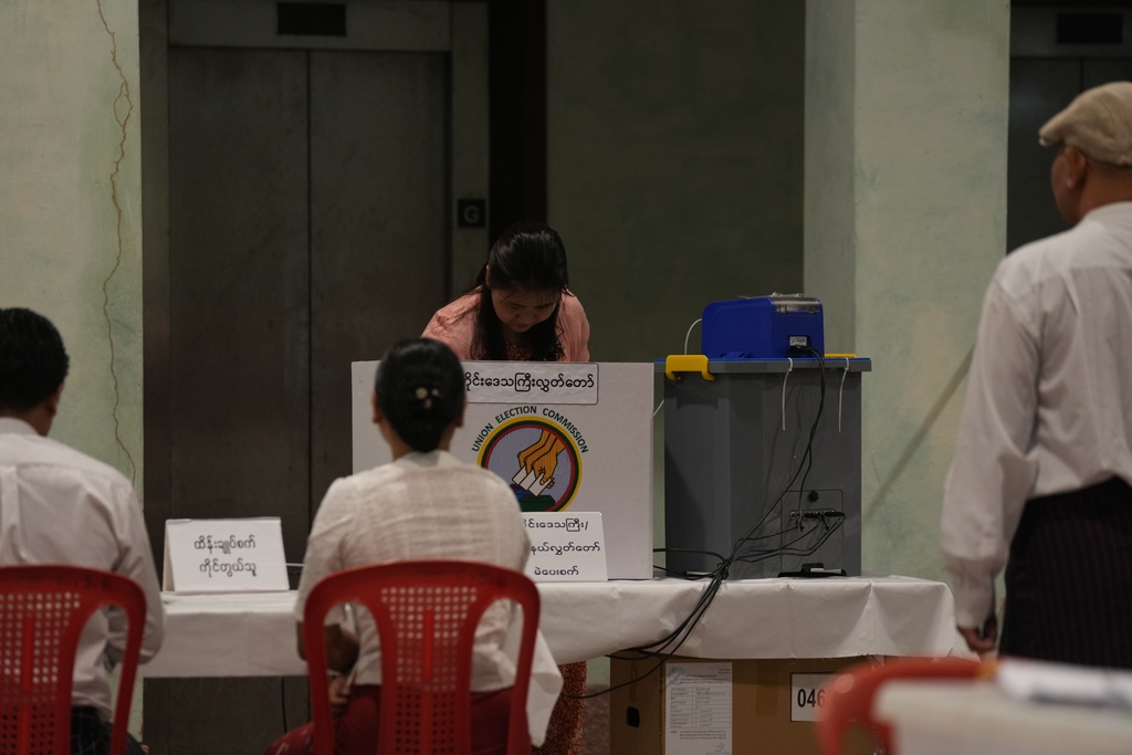 A voter casts a ballot at a polling station, Sunday, Dec. 28, 2025, in Yangon, Myanmar. (AP Photo/Thein Zaw)