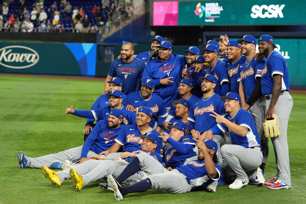 The Venezuela team poses for photos on the field before the championship game of the World Baseball Classic against the United States, Tuesday, March 17, 2026, in Miami. (AP Photo/Rebecca Blackwell)