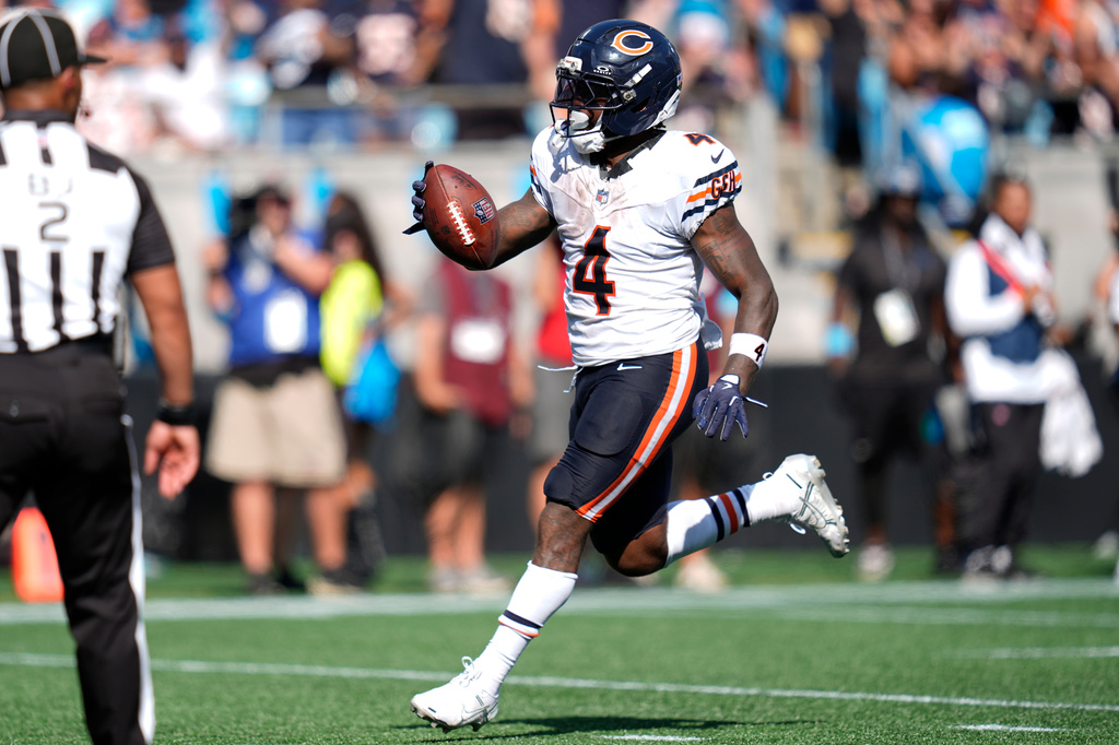 Chicago Bears running back D'Andre Swift (4) runs to score a touchdown during the second half of an NFL football game, Sunday, Sept. 13, 2026, in Charlotte, N.C. (AP Photo/Erik Verduzco)