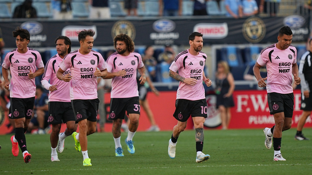 Inter Miami's Leo Messi (10) and teammates run onto the field ahead of an MLS soccer match against the Philadelphia Union, Wednesday, Aug. 19, 2026, in Chester, Pa. (AP Photo/Matt Rourke)