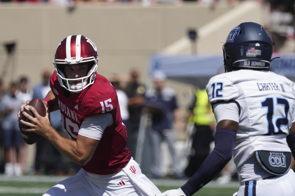 Indiana quarterback Fernando Mendoza (15) runs against Old Dominion safety Jerome Carter (12) during the first half of an NCAA college football game, Saturday, Aug. 30, 2025, in Bloomington, Ind. (AP Photo/Darron Cummings)