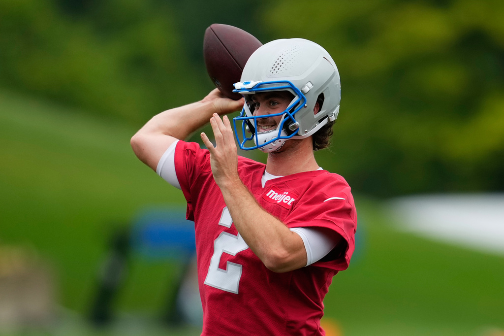 Detroit Lions quarterback Luke Altmyer throws during practice at the NFL football team's training camp, in Allen Park, Mich., Sunday, Aug. 2, 2026. (AP Photo/Paul Sancya)