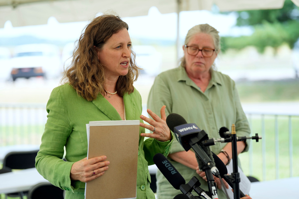 Katherine Dix, left, attorney for Anthony Darrell Hines, joined by his spiritual advisor Diana Gallaher, speaks after the execution of Hines at Riverbend Maximum Security Institution in Nashville, Tenn., Thursday, Aug. 13, 2026. (AP Photo/Mark Humphrey)