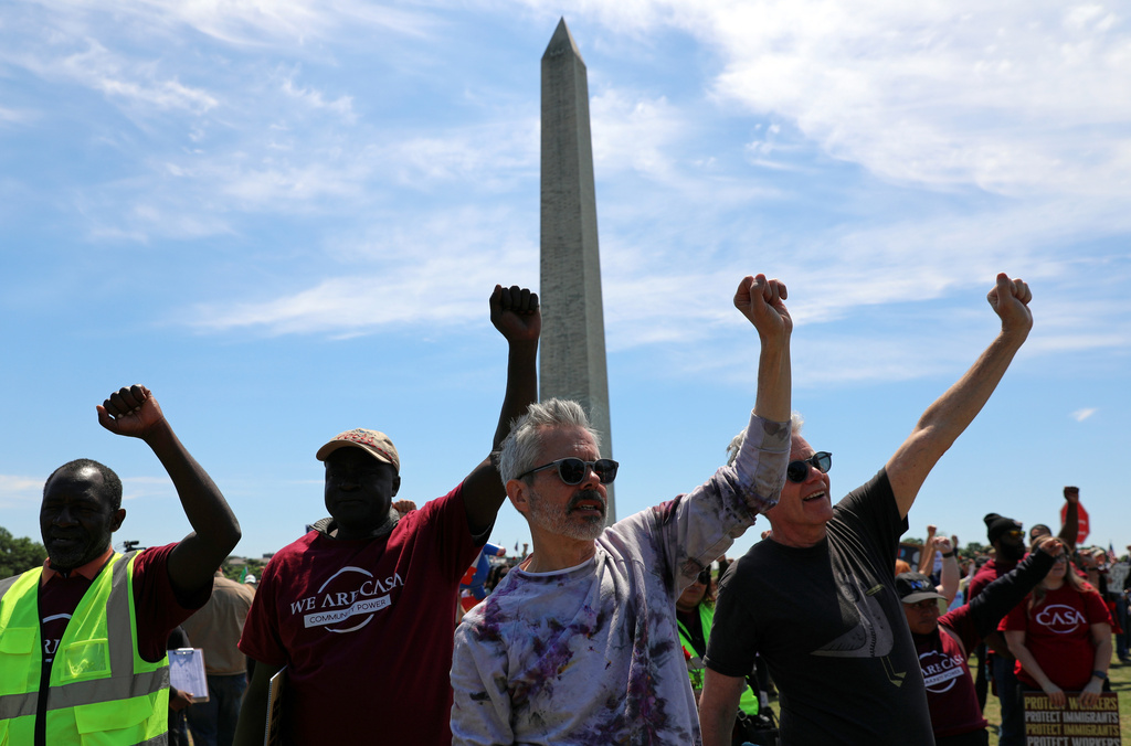Person shot by law enforcement near Washington Monument, Secret Service says