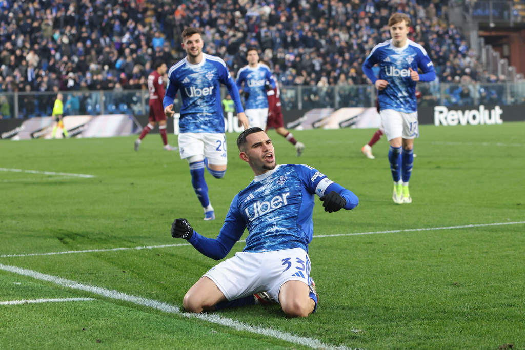 Como's Lucas Da Cunha celebrates scoring during the Serie A soccer match between Como and Torino in Como, Italy, Saturday Jan. 24, 2026. (Antonio Saia/LaPresse via AP)