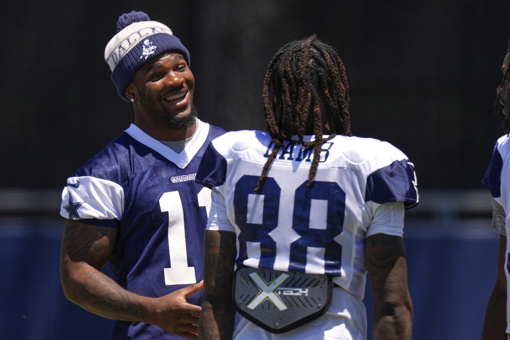 Dallas Cowboys defensive end Micah Parsons, left, talks with wide receiver CeeDee Lamb during training camp Thursday, July 31, 2025, in Oxnard, Calif. (AP Photo/Mark J. Terrill)