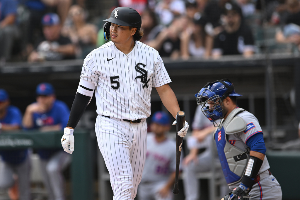 Chicago White Sox's Munetaka Murakami (5) reacts after striking out during the first inning of a baseball game against the New York Mets in Chicago, Sunday, Aug. 23, 2026. (AP Photo/Paul Beaty)