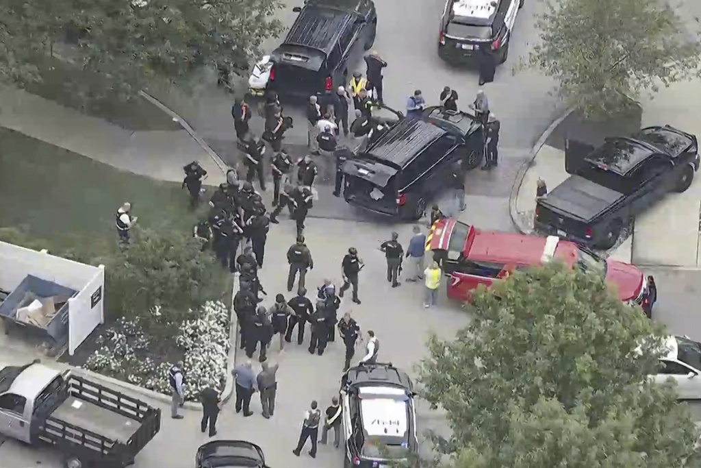 This image taken from footage by WPVI-TV/6ABC shows police responding to a reported active shooter at Villanova University on Thursday, Aug. 21, 2025, in Villanova, Pa. (WPVI-TV/6ABC via AP)