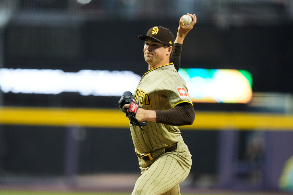 San Diego Padres' closing pitcher Mason Miller works against the Arizona Diamondbacks during the ninth inning of a baseball game in Mexico City, Saturday, April 25, 2026. (AP Photo/Fernando Llano)