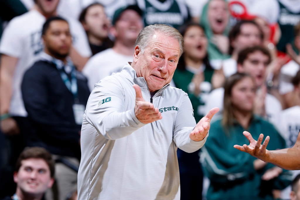 Michigan State coach Tom Izzo argues a call during the first half of an NCAA college basketball game, Tuesday, Dec. 2, 2025, in East Lansing, Mich. (AP Photo/Al Goldis)