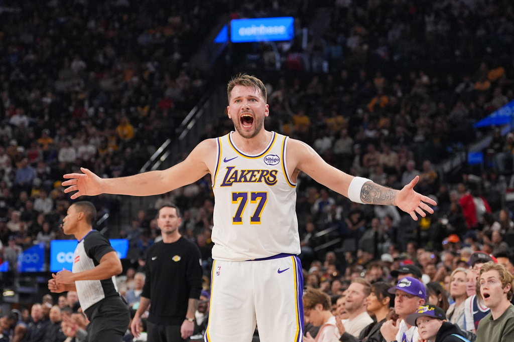 Los Angeles Lakers forward/guard Luka Doncic (77) reacts to a play during the first half of an NBA basketball game against the Los Angeles Clippers Saturday, Dec. 20, 2025, in Inglewood, Calif. (AP Photo/Jae C. Hong)