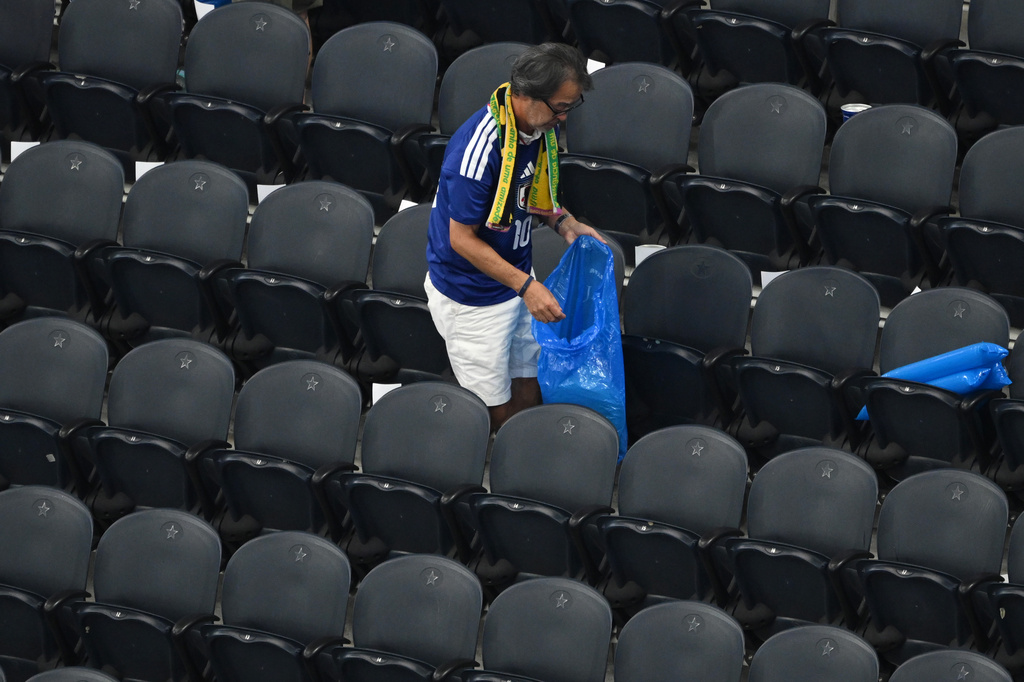 Japan fans clean up trash in the stadium following the World Cup Group F soccer match between the Netherlands and Japan in Arlington, Texas, near Dallas, Sunday, June 14, 2026. (AP Photo/Jessica Tobias)