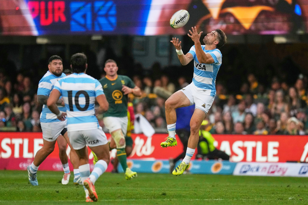 Argentina's Juan Cruz Mallía, right, jumps for the ball during a rugby championship test match between South Africa and Argentina, in Durban, South Africa, Saturday, Sept. 27, 2025. (AP Photo/Themba Hadebe)