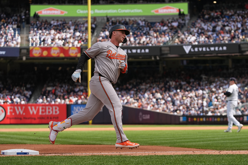 Baltimore Orioles' Pete Alonso runs the bases after hitting a home run during the fourth inning of a baseball game against the New York YankeesSaturday, May 2, 2026, in New York. (AP Photo/Frank Franklin II)