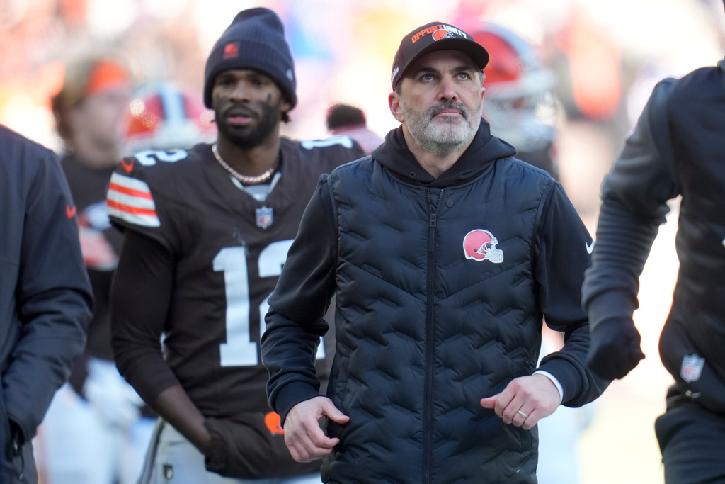 Buffalo Bills head coach Sean McDermott leaves the field during halftime of an NFL football game against the Buffalo Bills in Cleveland, Sunday, Dec. 21, 2025. (AP Photo/Sue Ogrocki)