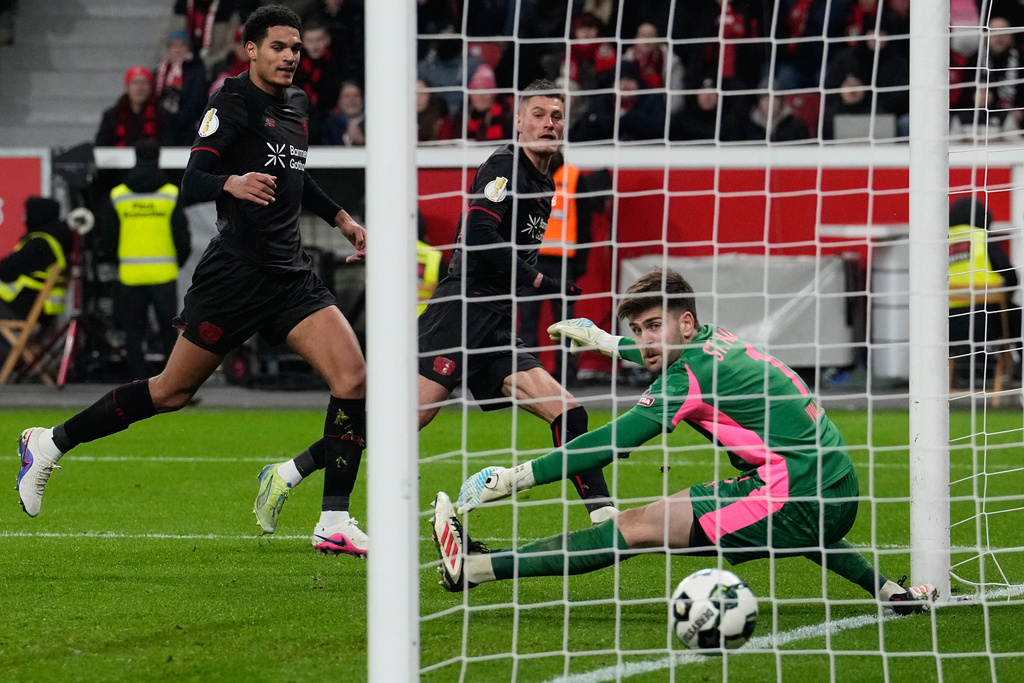Leverkusen's Patrik Schick, center, scores during a DFB Pokal, German Cup quarter final soccer match between Leverkusen and St. Pauli in Leverkusen, Germany, Tuesday, Feb. 3, 2026. (AP Photo/Martin Meissner)