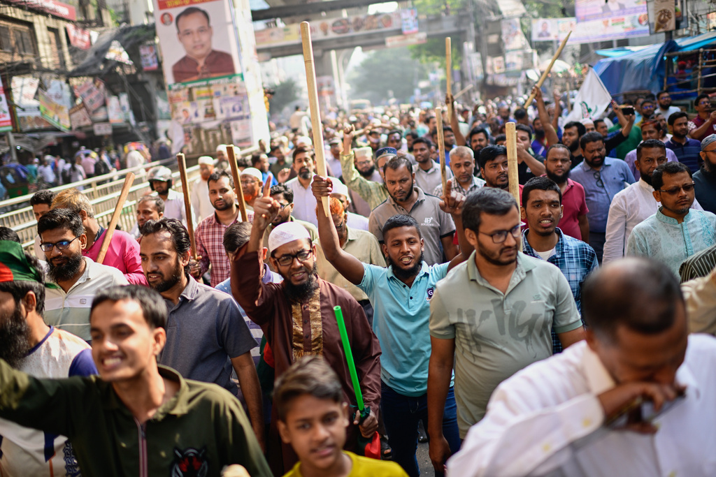 Activists of Bangladesh's Jamaat-e-Islami party stage a protest rally against a nationwide "lockdown" called by ousted Prime Minister Sheikh Hasina and her former ruling Awami League party, in Dhaka, Bangladesh, Thursday, Nov. 13, 2025. (AP Photo/Mahmud Hossain Opu)