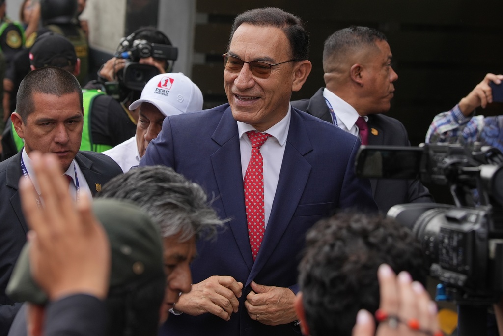Former President Martin Vizcarra, who faces corruption charges, smiles as he arrives for a sentence hearing in Lima, Peru, Wednesday, Nov. 26, 2025. (AP Photo/Guadalupe Pardo)