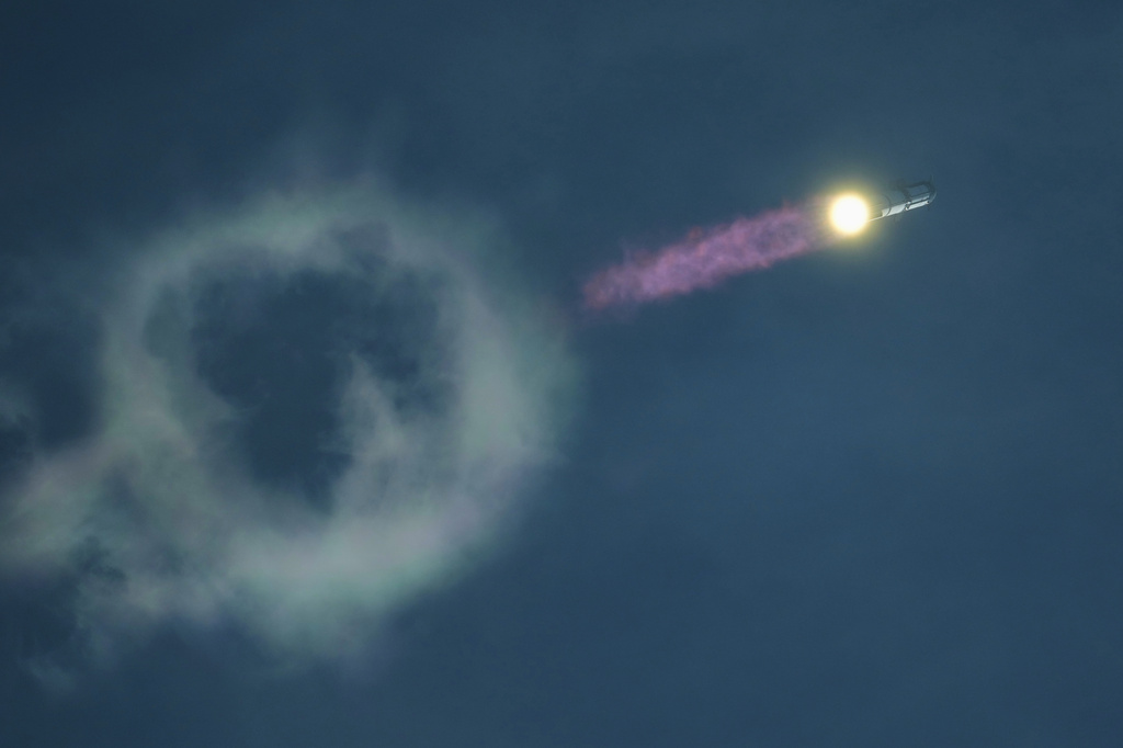 SpaceX's mega rocket Starship makes a test flight from Starbase, Texas, Monday, Sept. 28, 2026. (AP Photo/Eric Gay)