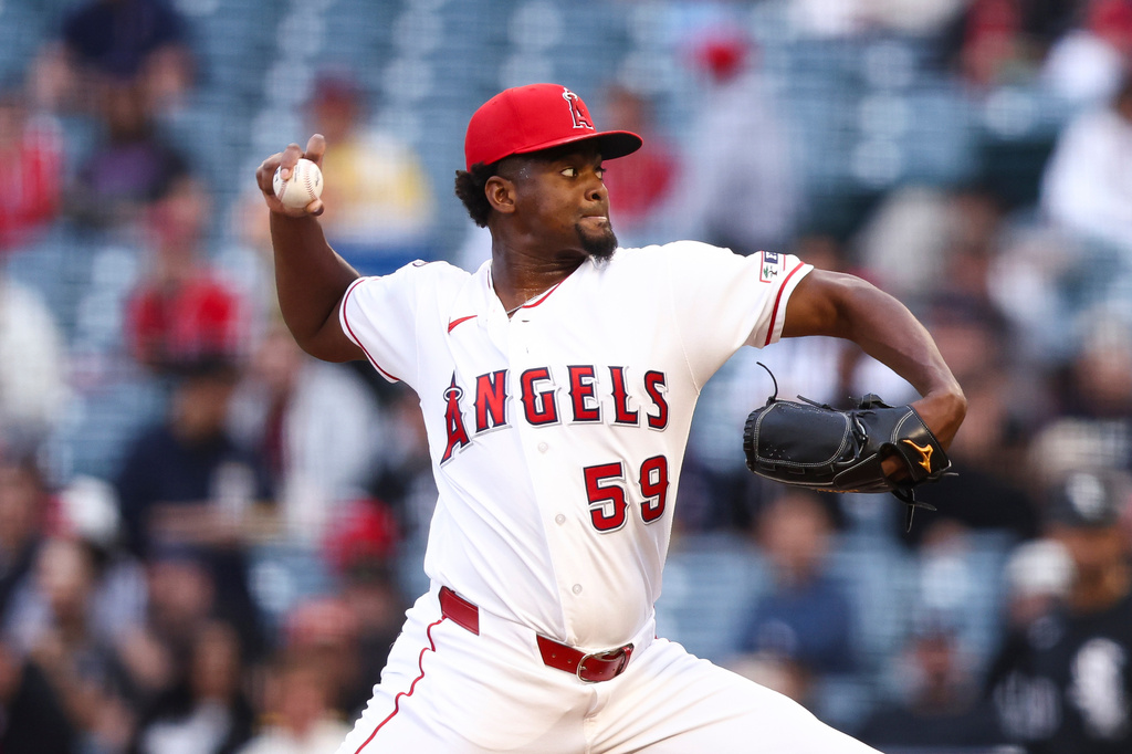 Los Angeles Angels pitcher José Soriano throws to a Chicago White Sox batter during the first inning of a baseball game, Monday, May 4, 2026, in Anaheim, Calif. (AP Photo/Jessie Alcheh)