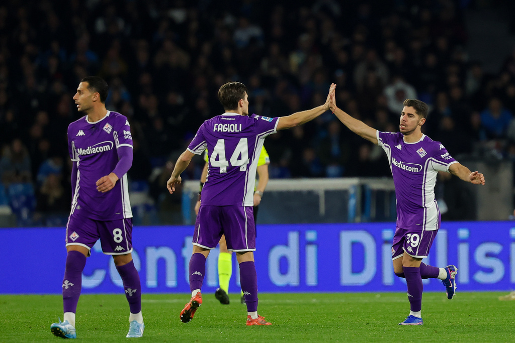 Fiorentina's Manor Salomon, right, celebrates after scoring during the Italian Serie A soccer match between Napoli and Fiorentina in Naples, Italy, Saturday, Jan. 31, 2026. (Alessandro Garofalo/LaPresse via AP)