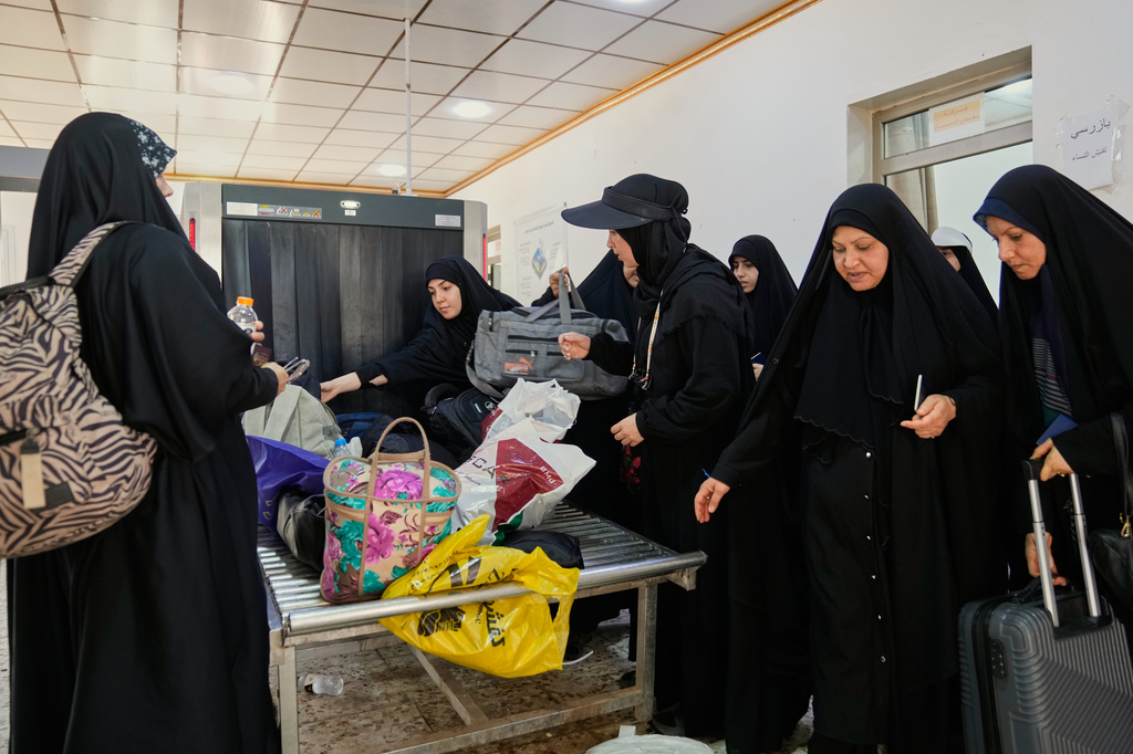 Iranian Shiite pilgrims arrive at the Al-Mundheriya border crossing to join millions of Muslims heading to the holy city of Karbala for the annual Arbaeen pilgrimage, in Diyala, Iraq, Monday, July 27, 2026. (AP Photo/Hadi Mizban)