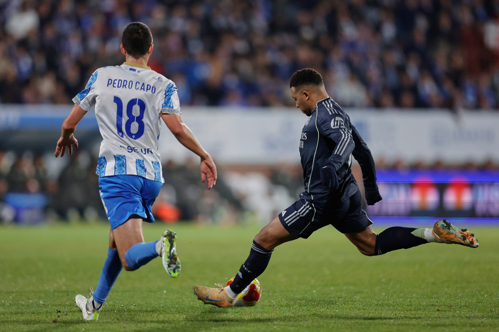 Real Madrid's Kylian Mbappe, right, vies for the ball with Talavera's Carreras during the Copa del Rey soccer match between Talavera and Real Madrid, in Talavera de la Reina, Spain, Wednesday, Dec. 17, 2025. (AP Photo/M. Berengui)
