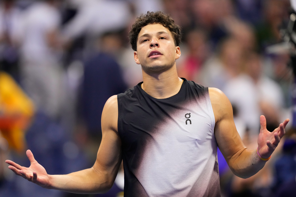 Ben Shelton, of the United States, reacts after he won his match against Frances Tiafoe, of the United States, during the men's singles semifinals of the U.S. Open tennis championships Friday, Sept. 11, 2026, in New York. (AP Photo/Yuki Iwamura)
