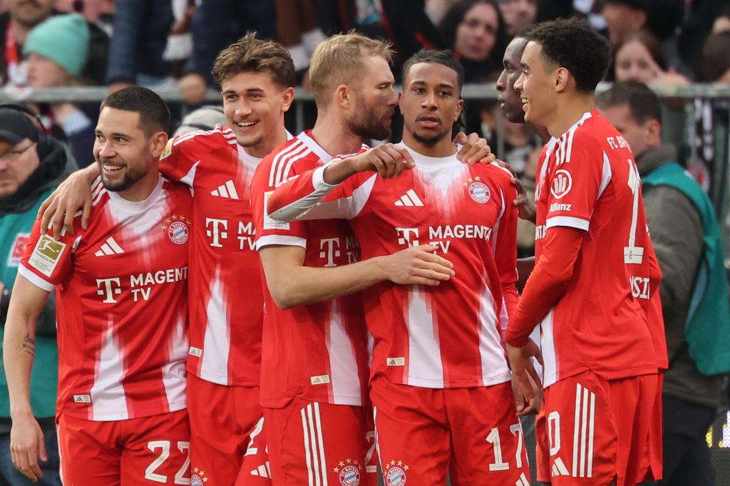 Bayern's Michael Olise, third from right, celebrates with teammates after scoring his side's third goal during the German Bundesliga soccer match between FC St. Pauli and Bayern Munich in Hamburg, Germany, Saturday, April 11, 2026. (Christian Charisius/dpa via AP)