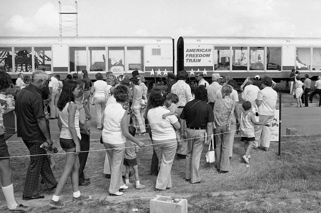 FILE - People wait in line to see the American Freedom Train in Archbold, Ohio, June 20, 1975. (AP Photo/File)
