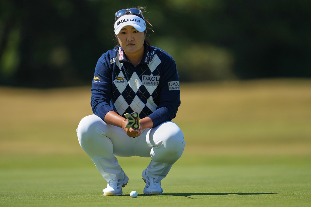 Haeran Ryu, of South Korea, lines up a putt on the 2nd green during the second round of the Women's British Open golf championship in Lytham St Annes, England, Friday, July 31, 2026. (AP Photo/Jon Super)