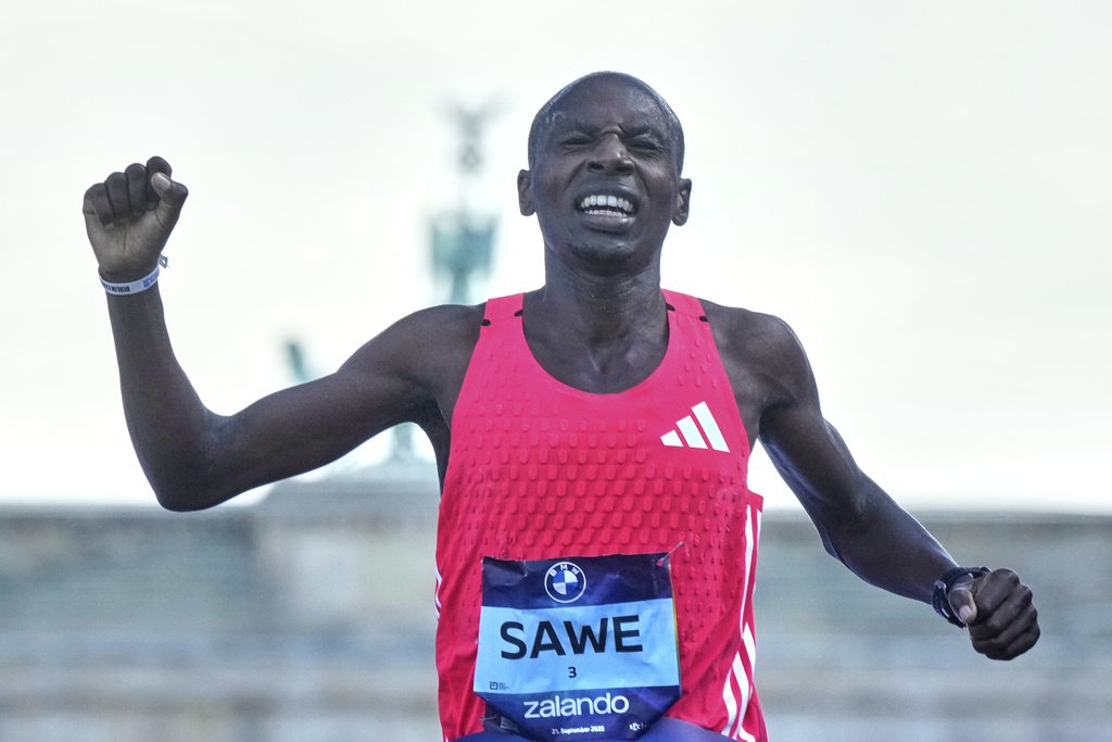 Kenya's Sebastian Sawe crosses the finish line to win the Berlin Marathon in Berlin, Germany, Sunday, Sept.21, 2025. (AP Photo/Markus Schreiber)